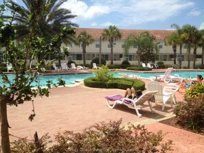 Outdoor pool - Lake View Townhome Near Disney (Kissimmee)