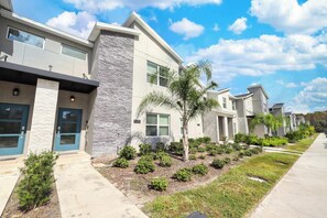 Exterior - Steamboat Mickey - Storey Lake Resort - Pool (Kissimmee)