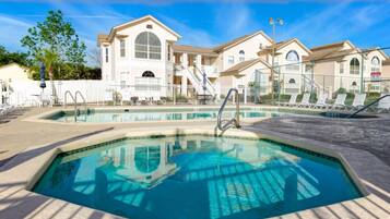 Kolam renang terbuka