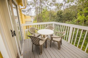 Outdoor dining - Charles' Sweetwater Club Condo (Kissimmee)