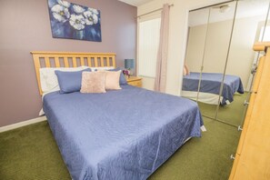 3 bedrooms, iron/ironing board, bed sheets - Marcia's Somerset Condo (Kissimmee)