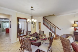 Dining - Chun's Bella Vida Resort Vacation Home (Kissimmee)