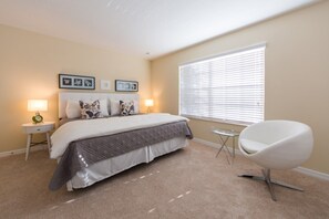 4 dormitoris, planxa i posts de planxar i roba de llit 