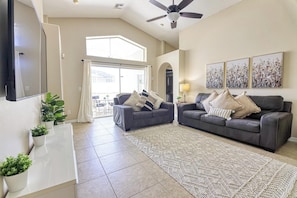 TV - Maya's 4-bed Indian Creek Vacation Home (Kissimmee)