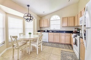 Dishwasher - Maya's 4-bed Indian Creek Vacation Home (Kissimmee)