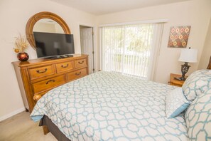 3 bedrooms, iron/ironing board, bed sheets - Rolando's Emerald Island Resort Townhouse (Kissimmee)