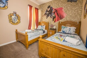 5 slaapkamers, een strijkplank/strijkijzer, beddengoed