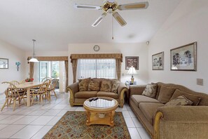 Living area - Colin and Cherryl's Indian Ridge Vacation Home (Kissimmee)