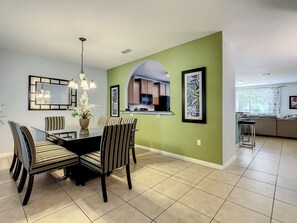 Dining - Calabria Villa Near Disney - Pool - Game Room (Kissimmee)