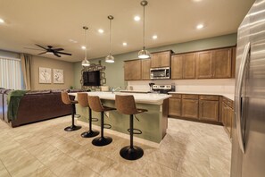 Dishwasher - Kandice's 10-bed Themed Windsor Island Home (Davenport)