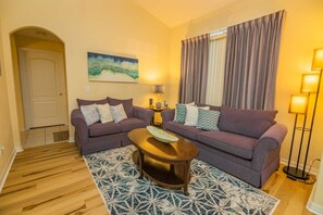 TV - Comfortable Tuscan Ridge Vacation Home (Davenport)