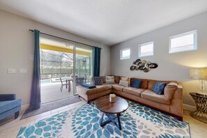 TV - Richard's Solterra Vacation Home (Davenport)