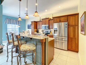 Microwave, oven, stovetop, dishwasher - Comrow Castle Magical Getaway (Kissimmee)