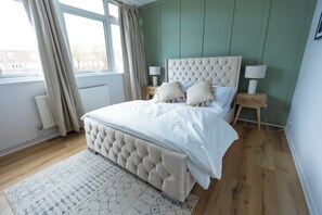 House | 3 bedrooms, iron/ironing board, free WiFi, bed sheets - Grace House - 15 Minutes To Central London (London)