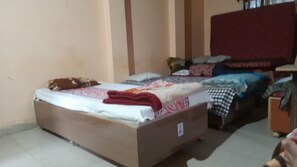 Free WiFi, bed sheets - Hotel Thakur Jii Bhopal (Bhopal)