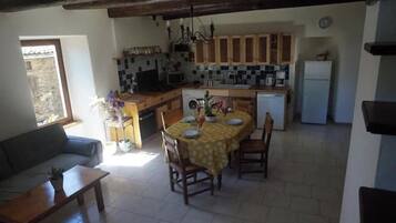 KylskÄp, mikrovÄgsugn, ugn och spishÀll