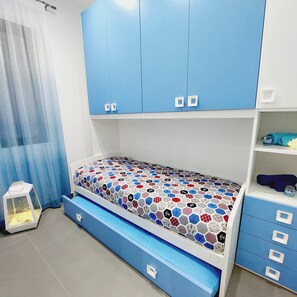 2 habitaciones, tabla de planchar con plancha, wifi y ropa de cama 