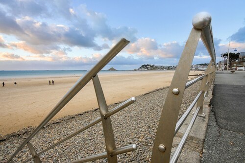 House for 4 2 steps from the Val André beach