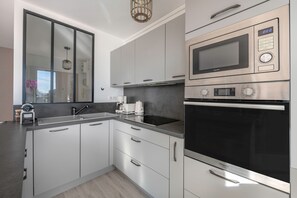 冷蔵庫、電子レンジ、オーブン、食器洗い機