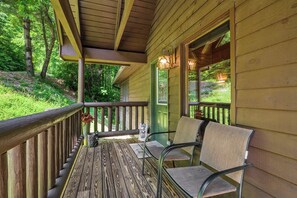 Property grounds - Cozy 2BD Cabin w/ HOT TUB! Pool Table + Near TOWN! (Sevierville)