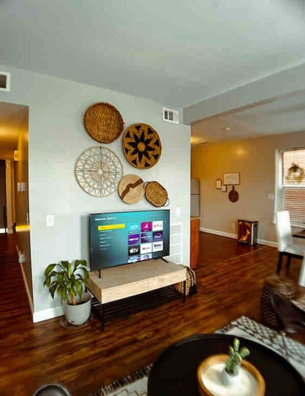 Interior - Modern 2nd Floor Duplex Near Arenas, Hospitals, Universities & Major Attractions (St. Louis)