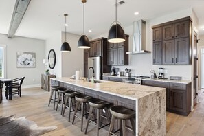 Fridge, microwave, oven, stovetop - NEW Luxury 3 BD Penthouse Condo with Breathtaking Mountain Views-2 Balconies (Gatlinburg)