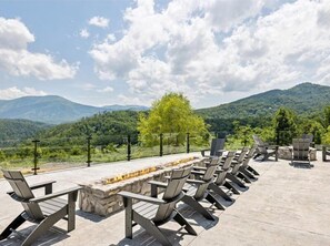 Terrace/patio - NEW Luxury 3 BD Penthouse Condo with Breathtaking Mountain Views-2 Balconies (Gatlinburg)