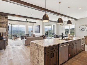 Interior - NEW Luxury 3 BD Penthouse Condo with Breathtaking Mountain Views-2 Balconies (Gatlinburg)