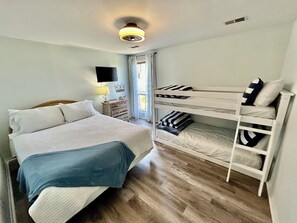 2 bedrooms, iron/ironing board, WiFi, bed sheets - Pool - Hot Tub - 2 BR - First Floor -  Pool View - Walk to the Jet - Erie Escape (Port Clinton)