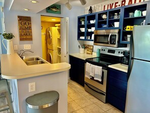 Fridge, microwave, oven, stovetop - Pool - Hot Tub - 2 BR - First Floor - Pool View - Walk to the Jet - Erie Escape (Port Clinton)