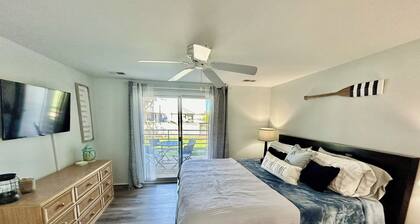 Pool - Hot Tub - 2 BR - First Floor - Pool View - Walk to the Jet - Erie Escape