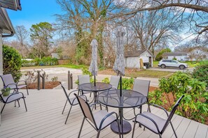 屋外ダイニングエリア