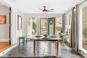 Interior - Relax in Luxury The Fogleman House in Historic Downtown Burlington (Burlington)