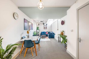 Apartamento básico | Sala de jantar