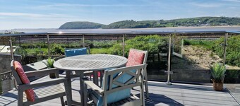 2br-sleeps4-balcony-petsok-parking-ferryside