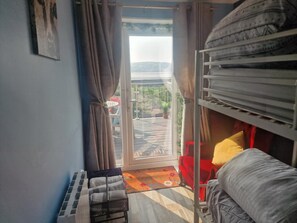 House | 2 bedrooms, iron/ironing board, free WiFi, bed sheets - 2br-sleeps4-balcony-petsok-parking-ferryside (Kidwelly)