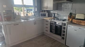 House | Private kitchen | Fridge, microwave, oven, stovetop