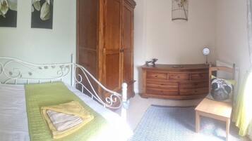 Rumah | 3 kamar tidur, setrika/meja setrika, Wi-Fi gratis, dan seprai linen