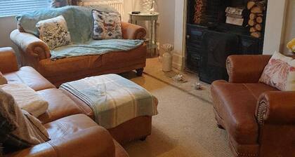 3br-sleeps6-petsok-off Road Parking-garden