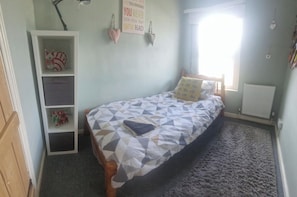 3 bedrooms, iron/ironing board, free WiFi, bed sheets - 3br-sleeps6-petsok-off Road Parking-garden (Kidwelly)