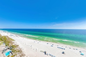 Apartment, Mehrere Betten (Sterling Reef 1504) | Strand | Am Strand