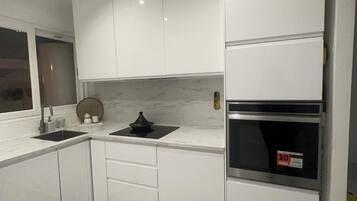 Micro-ondes, four, plaque de cuisson, lave-vaisselle