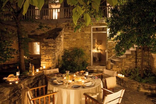 AMPLE PLACES Monadiko House
Traditional house in the center of Lefkara village