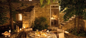 AMPLE PLACES Monadiko House
Traditional house in the center of Lefkara village