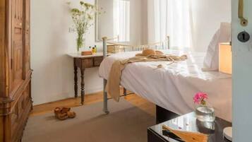 3 Schlafzimmer, Schreibtisch, Bügeleisen/Bügelbrett, Reisekinderbett