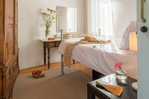 3 Schlafzimmer, Schreibtisch, Bügeleisen/Bügelbrett, Reisekinderbett