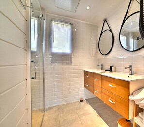 Dusche, Haartrockner, Toilettenpapier