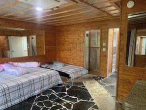 2 Schlafzimmer, Bügeleisen/Bügelbrett, Bettwäsche