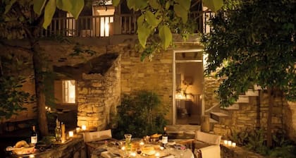 AMPLE PLACES Polytimo House
Traditional house in the center of Lefkara village