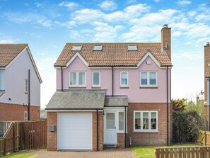 Exterior - Discover coastal bliss at The Dunes, your perfect family haven by Beadnell Bay. (Beadnell)